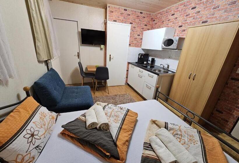 ペンション Apia House