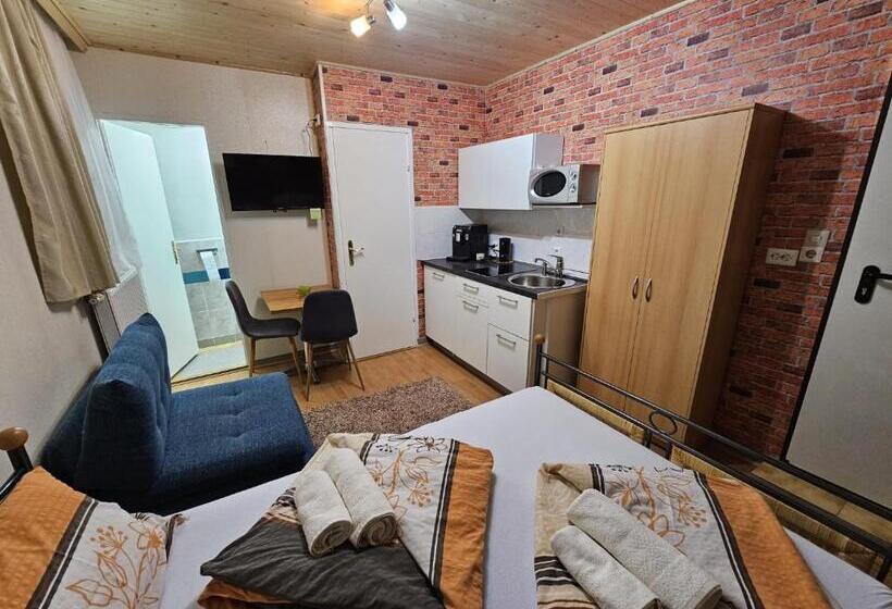 ペンション Apia House