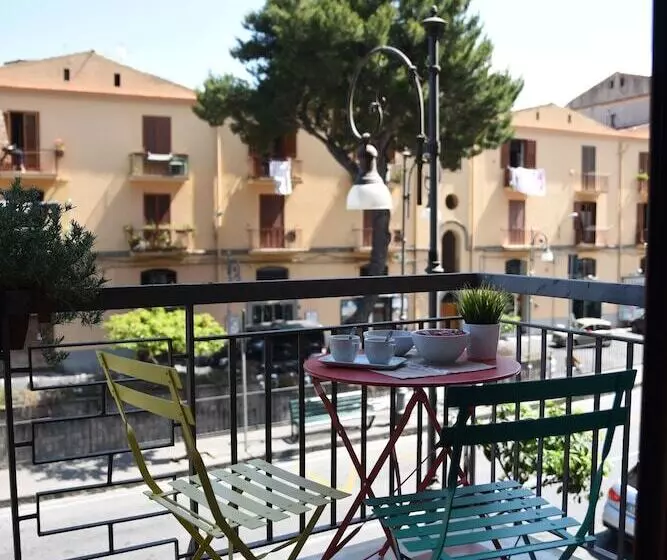 ベッドアンドブレックファースト The Night Guest House