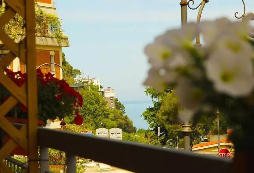 ベッドアンドブレックファースト The Night Guest House