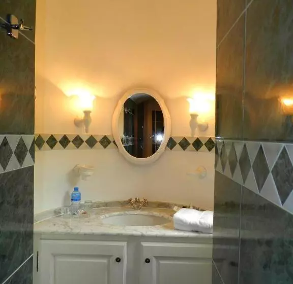 هتل Château D'Urtubie