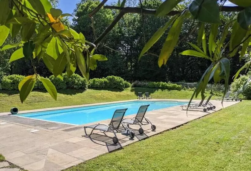 هتل Château D'Urtubie