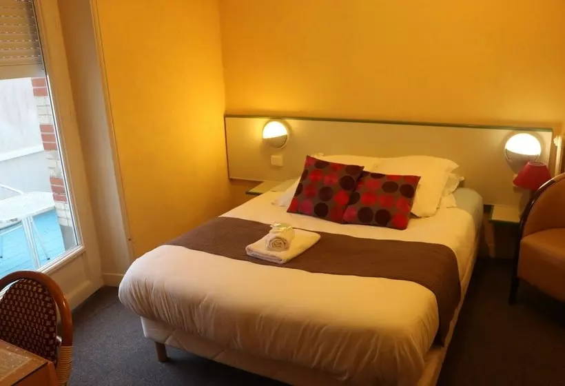 Отель Hôtel Le Danicheff