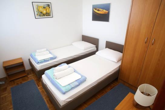 ホテル Luton Apartments