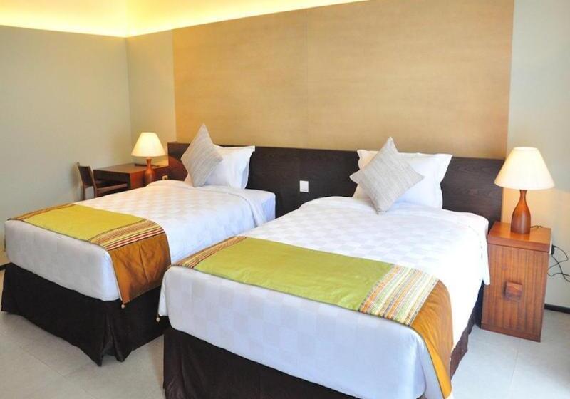 فندق Neo+ Green Savana Sentul City