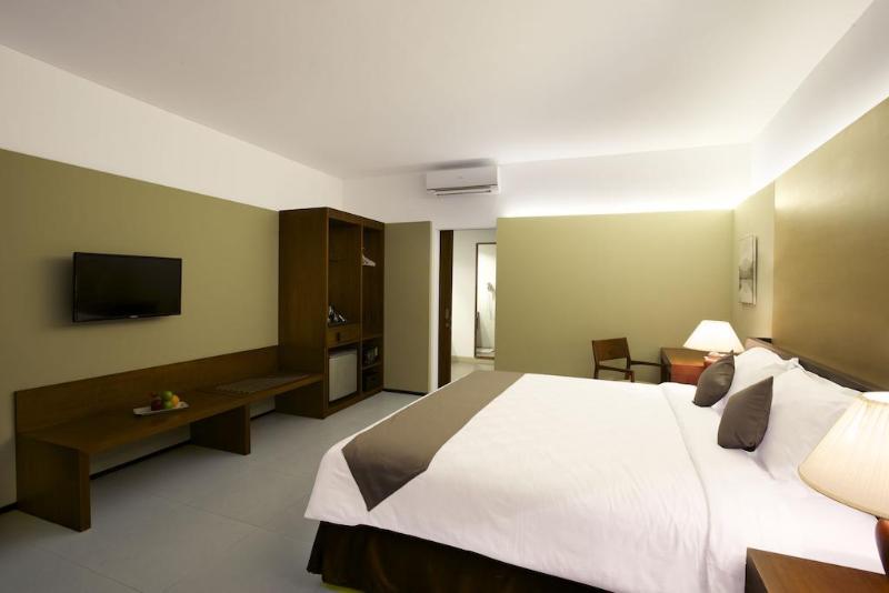 فندق Neo+ Green Savana Sentul City