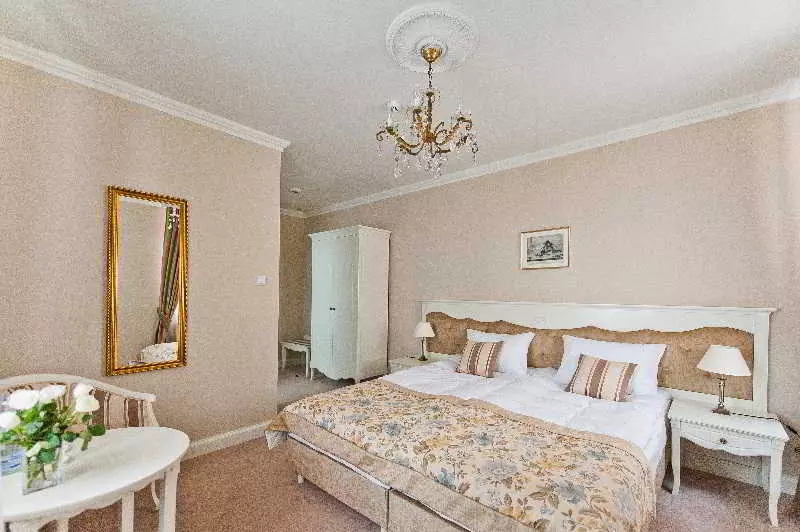 ホテル Schanel Residence