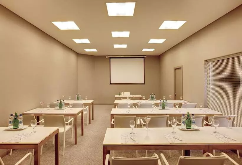 هتل The Address Boutique