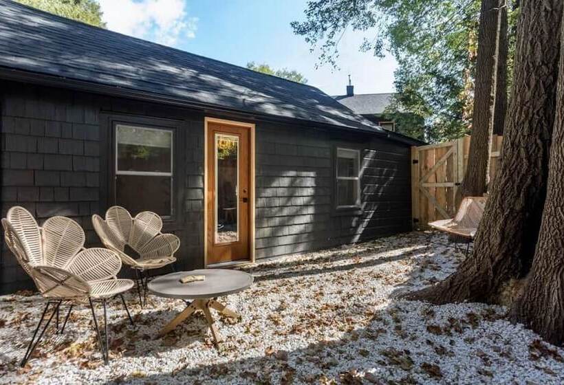 Общежитие The Herwood Inn