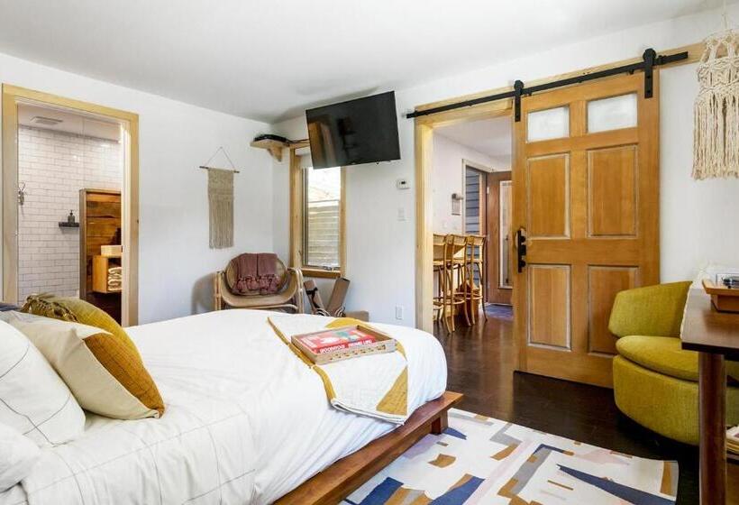 Общежитие The Herwood Inn