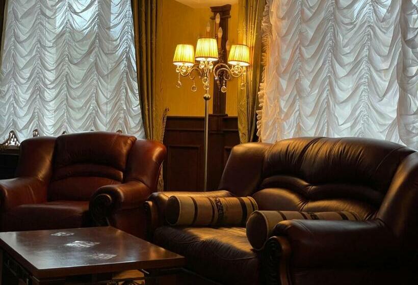 بنسيون Old School Villa