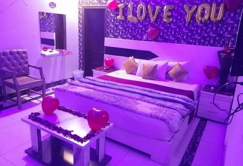 پانسیون Shelton Royal