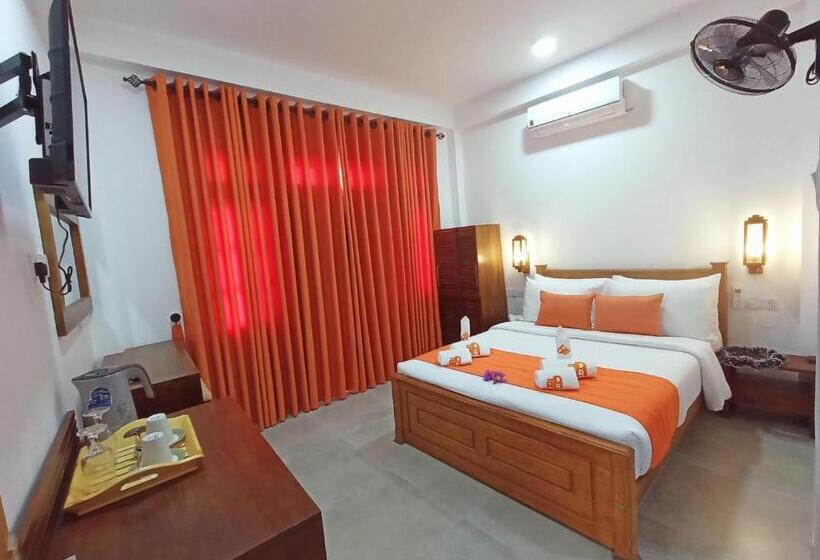 פנסיון Three Elephant Holiday Inn