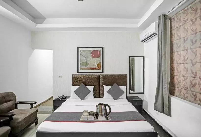 Hotelli Townhouse Happy Keys Near Iskcon Temple Noida