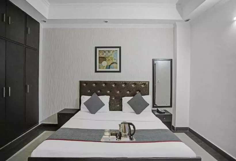 Hotelli Townhouse Happy Keys Near Iskcon Temple Noida