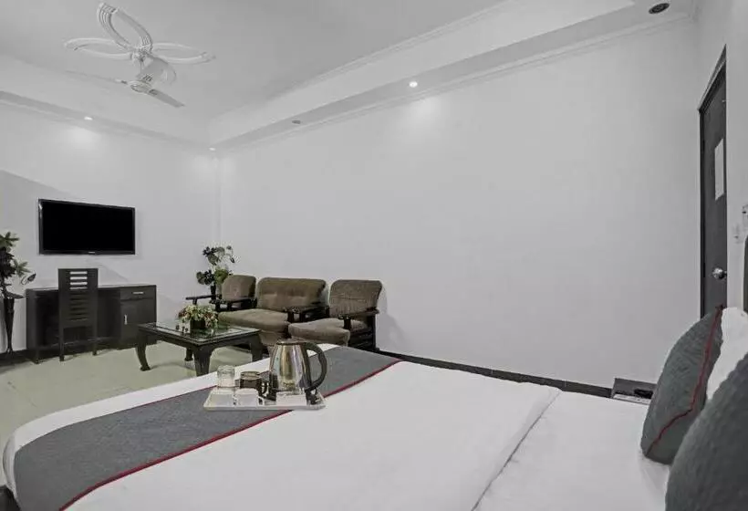 Hotelli Townhouse Happy Keys Near Iskcon Temple Noida