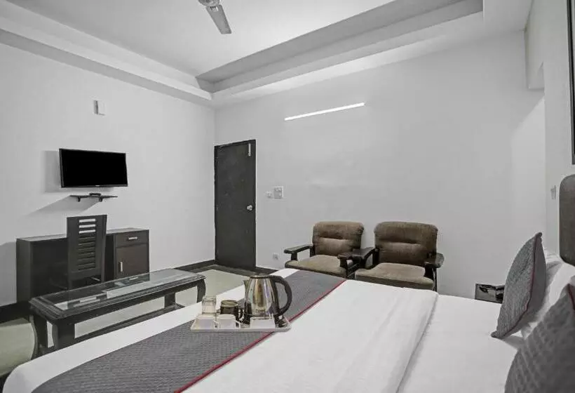 Hotelli Townhouse Happy Keys Near Iskcon Temple Noida