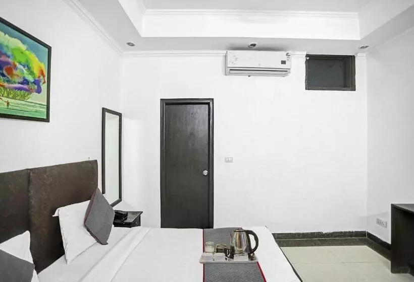 Hotelli Townhouse Happy Keys Near Iskcon Temple Noida