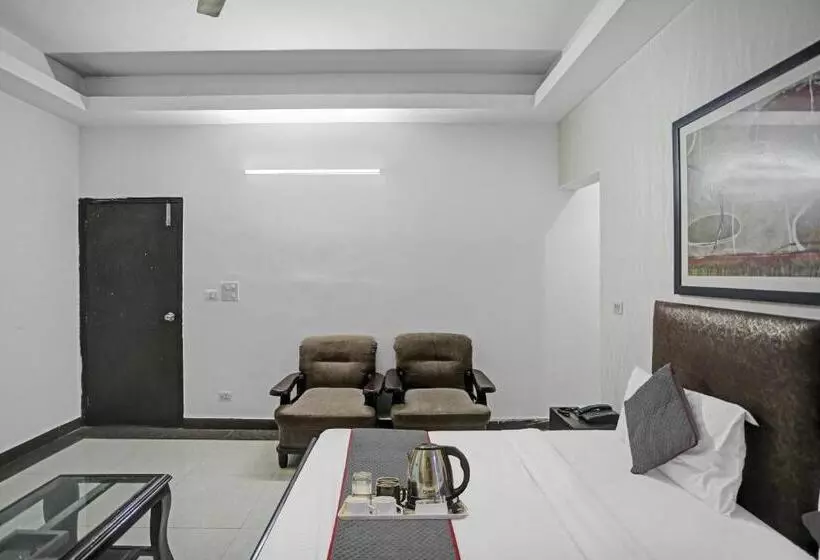 Hotelli Townhouse Happy Keys Near Iskcon Temple Noida