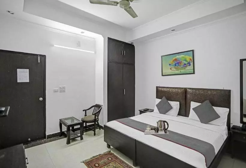 Hotelli Townhouse Happy Keys Near Iskcon Temple Noida