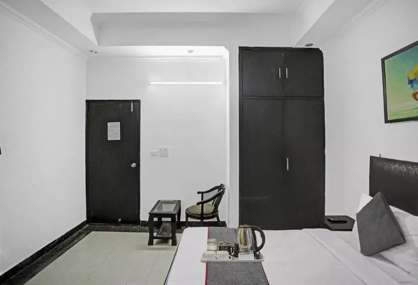 Hotelli Townhouse Happy Keys Near Iskcon Temple Noida
