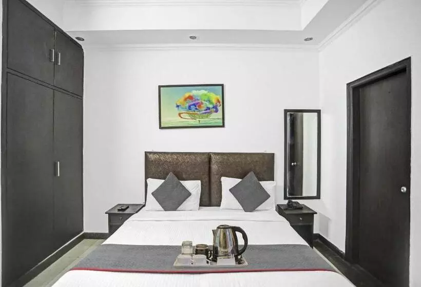 Hotelli Townhouse Happy Keys Near Iskcon Temple Noida