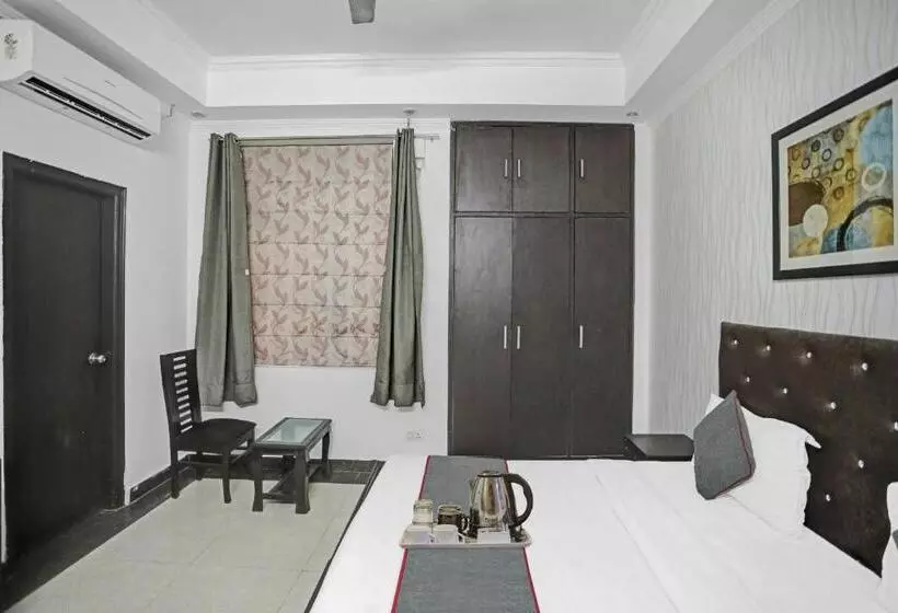 Hotelli Townhouse Happy Keys Near Iskcon Temple Noida