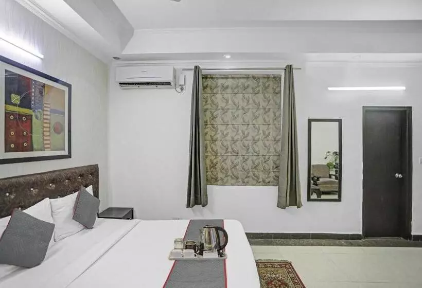 Hotelli Townhouse Happy Keys Near Iskcon Temple Noida