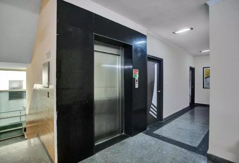 Hotelli Townhouse Happy Keys Near Iskcon Temple Noida