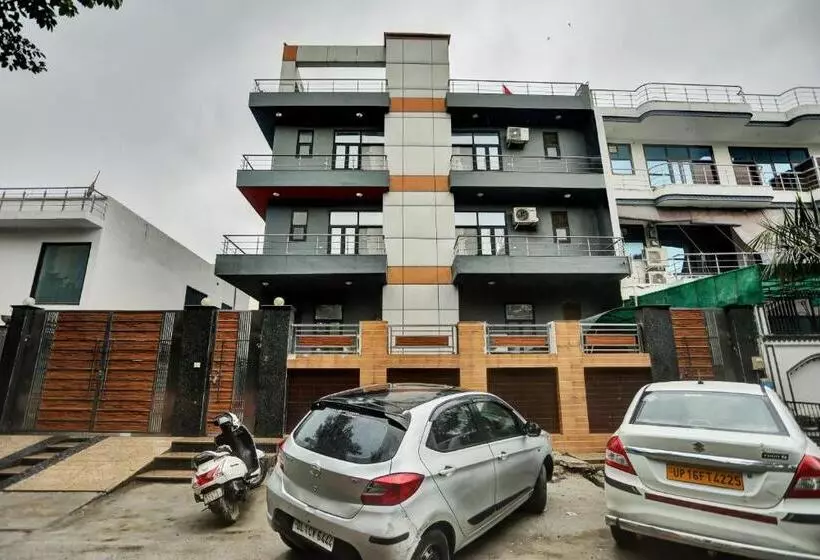 Hotelli Townhouse Happy Keys Near Iskcon Temple Noida