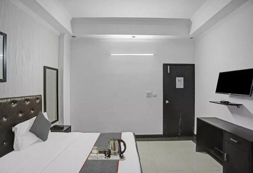 Hotelli Townhouse Happy Keys Near Iskcon Temple Noida