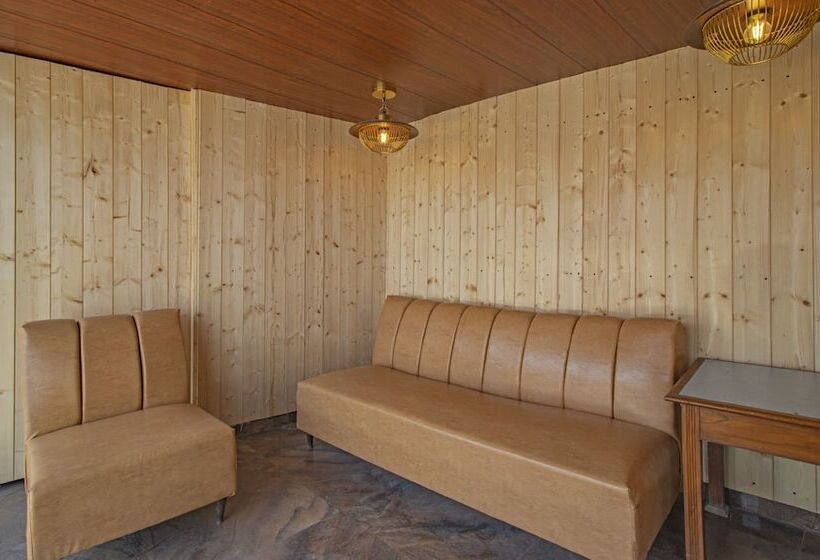 ホテル Treebo Raj Mall Road