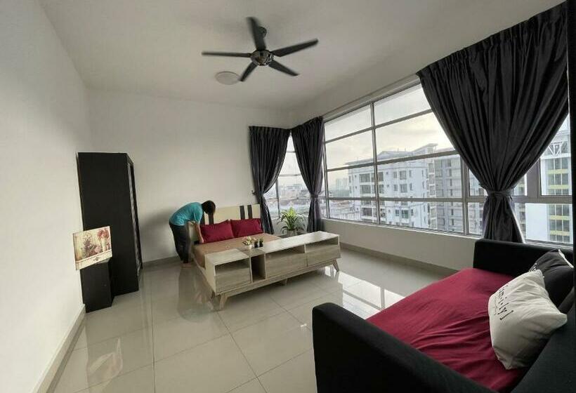 فندق Oyo 90421 Suriamas Suites Condominum 2