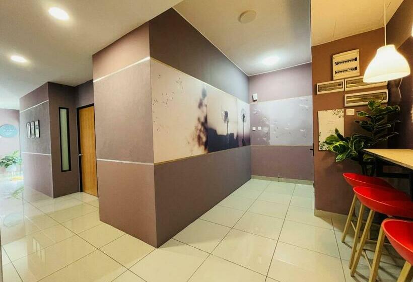 فندق Oyo 90421 Suriamas Suites Condominum 2