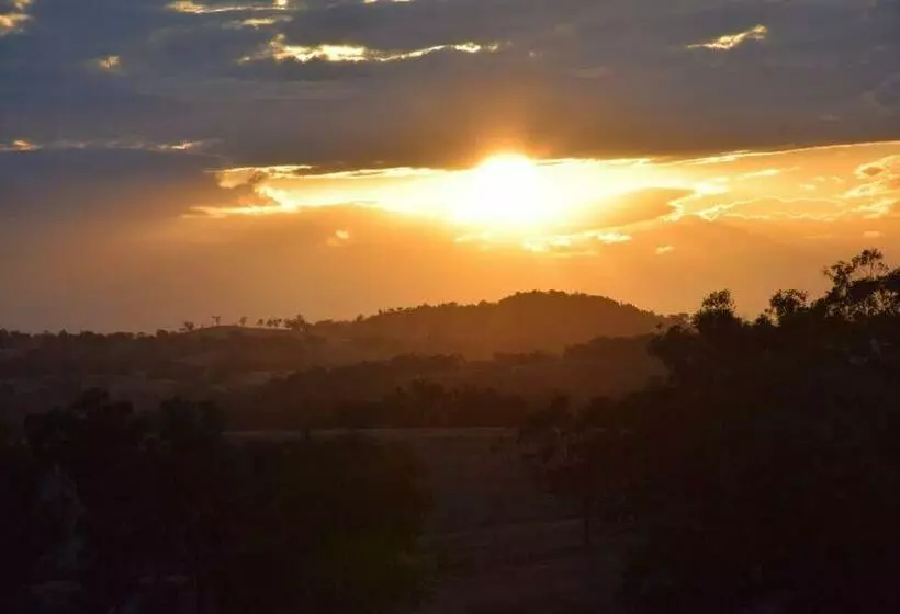 Majatalo Glenlyon Dam Holiday Cottage & Farmstay