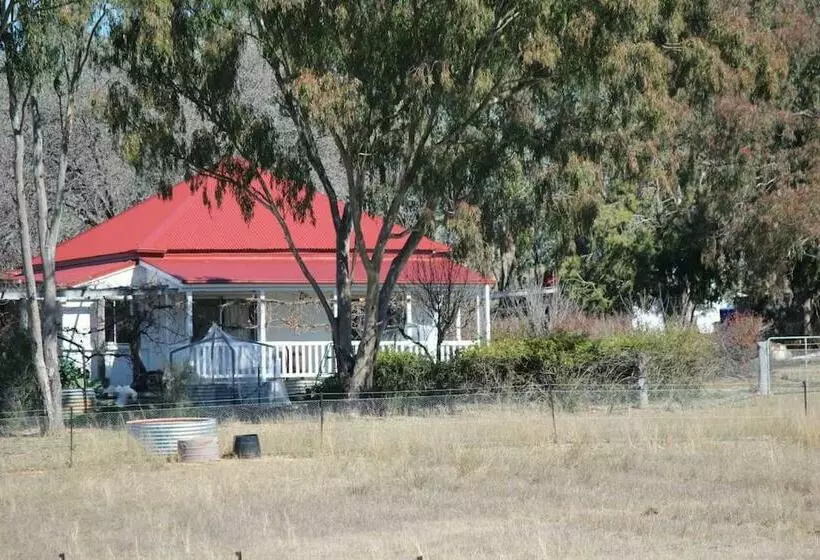 Majatalo Glenlyon Dam Holiday Cottage & Farmstay