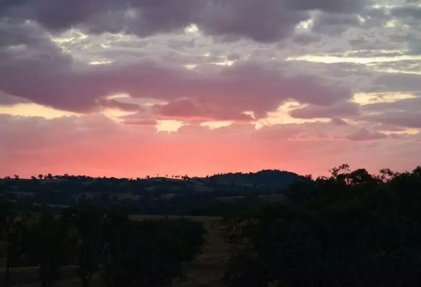 Majatalo Glenlyon Dam Holiday Cottage & Farmstay