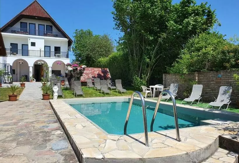 ペンション Sipos Vendég és Apartmanház