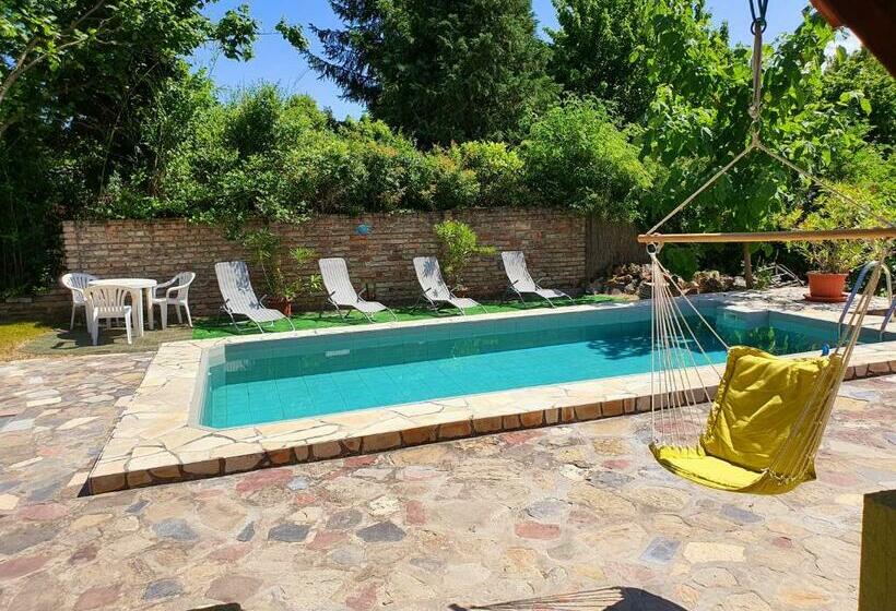 بنسيون Sipos Vendég és Apartmanház