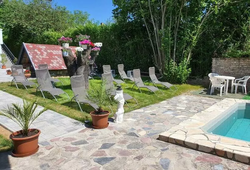 ペンション Sipos Vendég és Apartmanház