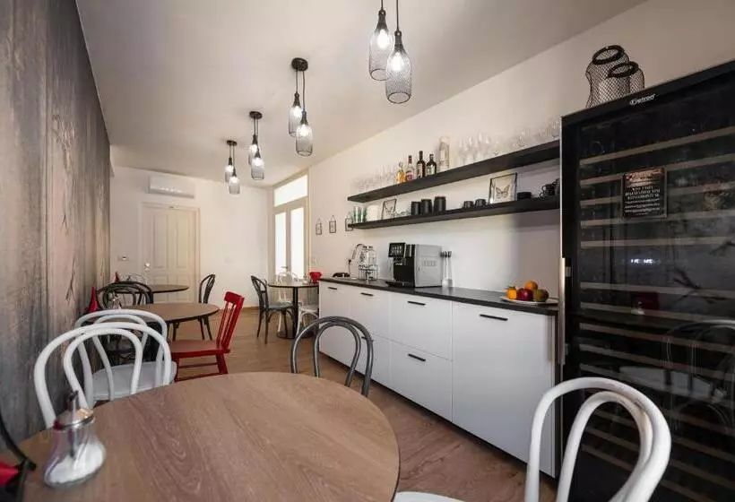 تختخواب و صبحانه Guesthouse Diwine