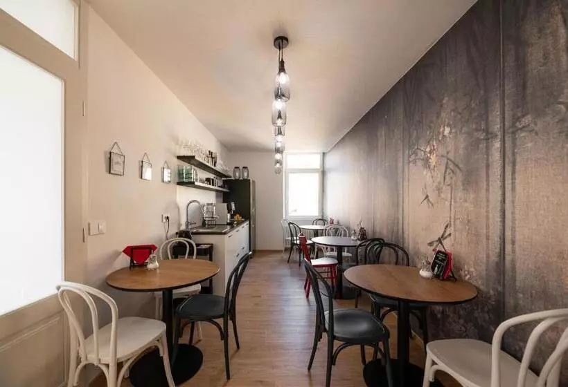 تختخواب و صبحانه Guesthouse Diwine