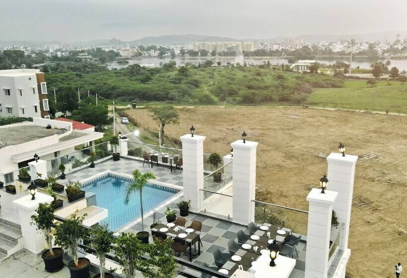 Отель Revaas Lake View Boutique Stay