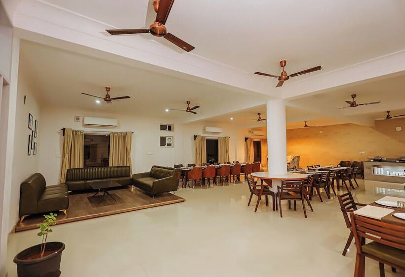 Отель Revaas Lake View Boutique Stay