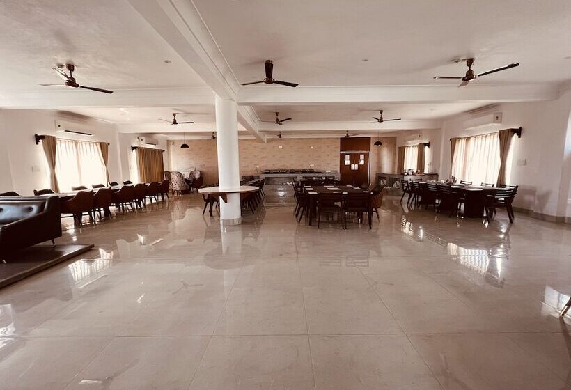 Отель Revaas Lake View Boutique Stay