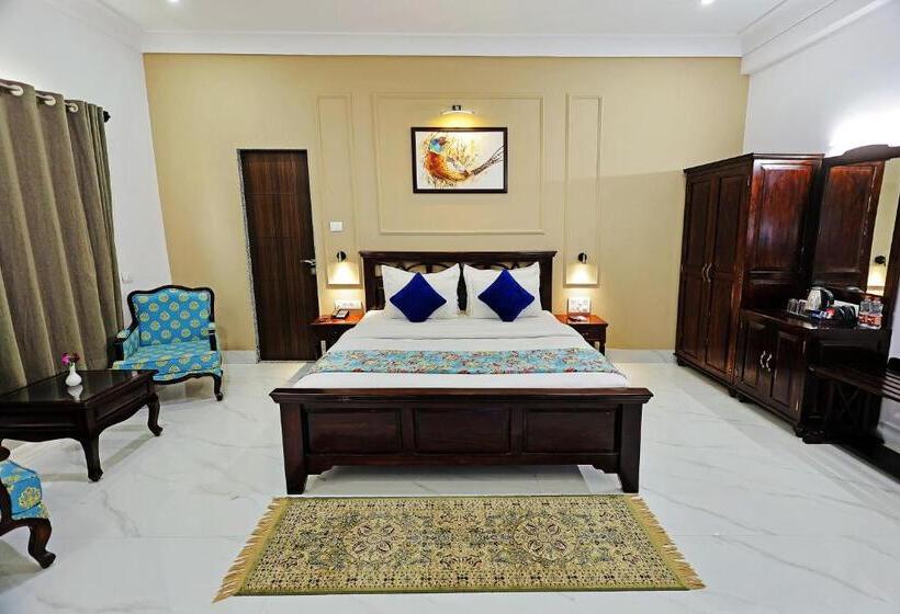 Отель Revaas Lake View Boutique Stay