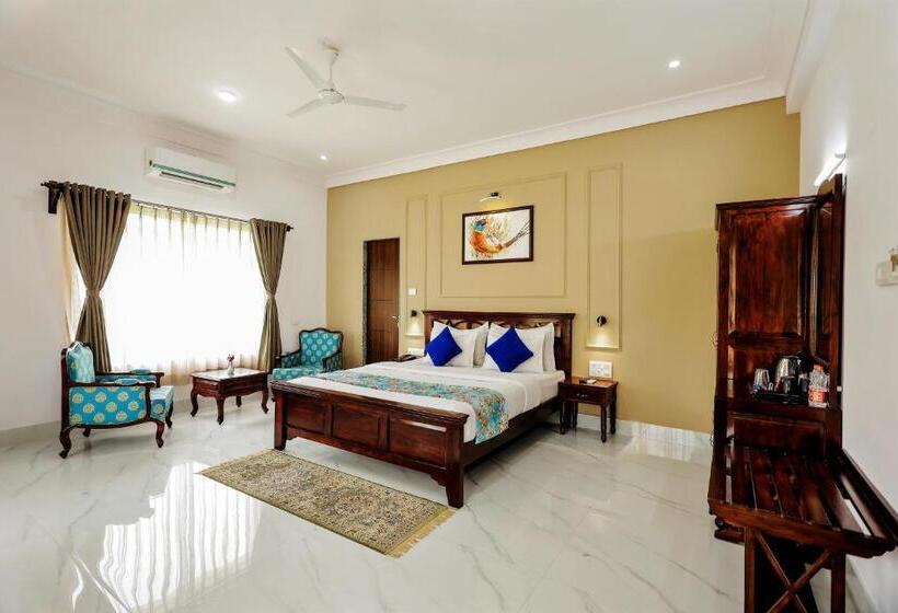 Отель Revaas Lake View Boutique Stay