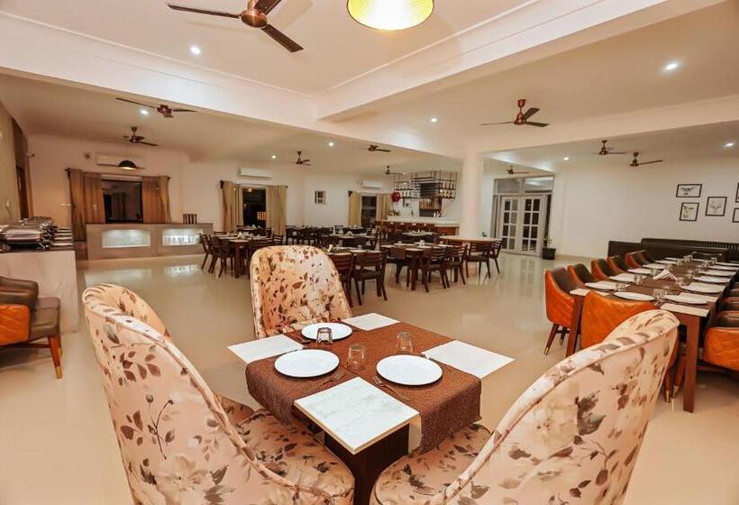 Отель Revaas Lake View Boutique Stay