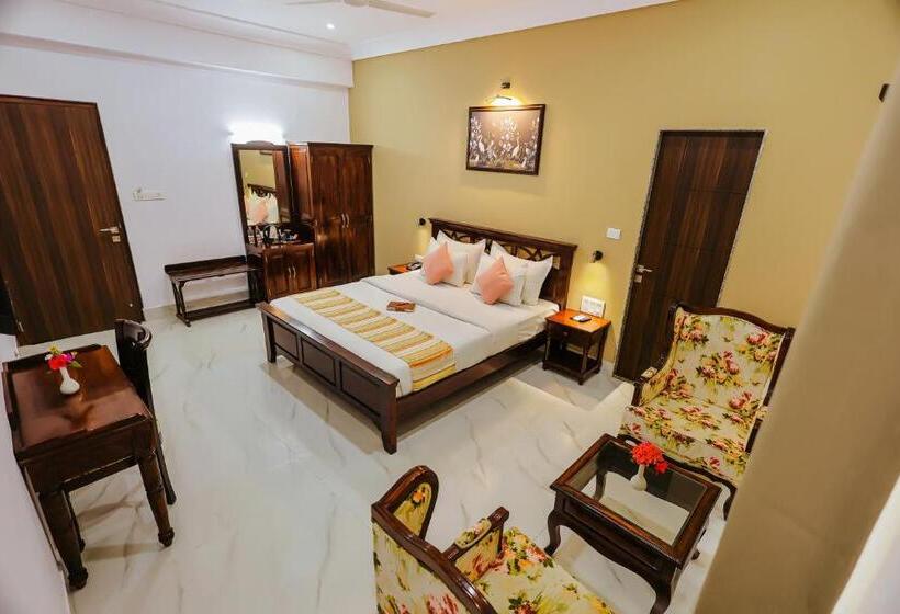 Отель Revaas Lake View Boutique Stay