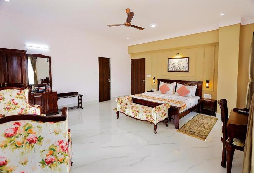 Отель Revaas Lake View Boutique Stay